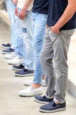 Scarpa slip-on e jeans Dondup P\E 2015. Photo credit: Dondup fb page